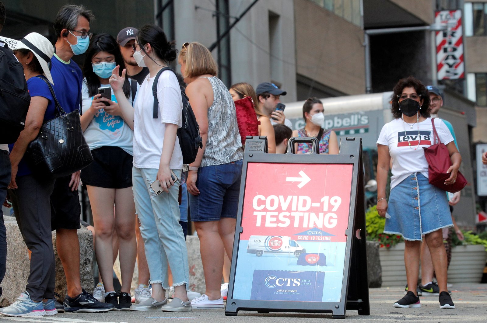 People line up for COVID-19 testing at a mobile testing van in New York City, U.S., Aug. 27, 2021. (Reuters Photo)