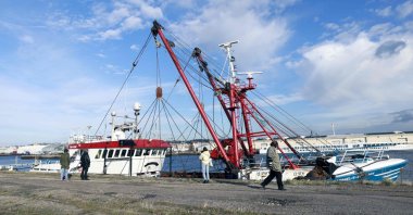 Bystanders walk past the fishing trawler Cornelis-Gert Jan, which has been detained by French authorities, in the harbor of Le Havre, northern France, Oct. 29, 2021. (AFP Photo)