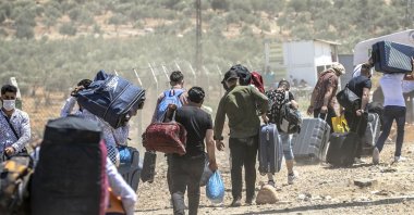 Syrians return to their homes in Syria ahead of Eid al-Adha from the Cilvegözü border gate in Hatay, Turkey, July 11, 2021. (AA File Photo)