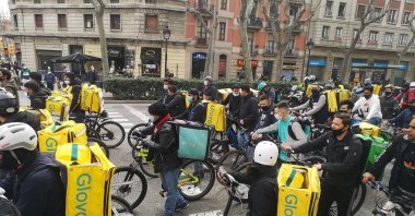 Riders of different food delivery platforms demonstrate against bad salary and tax system, Barcelona, Spain, March, 3 2021. (Shutterstock Photo)