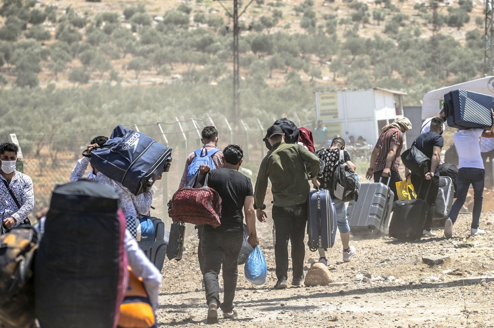 Syrians return to their homes in Syria ahead of Eid al-Adha from the Cilvegözü border gate in Hatay, Turkey, July 11, 2021. (AA File Photo)