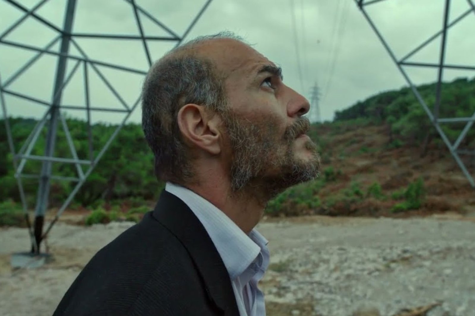 A still shot from "Bağlılık Hasan" shows Umut Karadağ in the role of Hasan. 