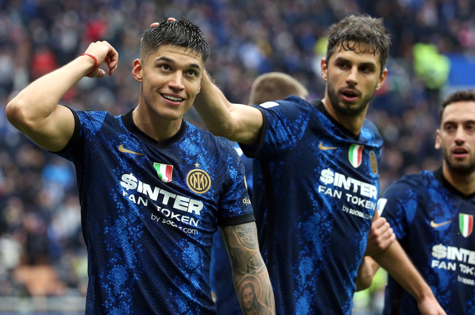 Inter Milan's Joaquin Correa (L) celebrates with his teammates after scoring during a Serie A soccer match against Udinese at Giuseppe Meazza stadium in Milan, Italy, Oct. 31, 2021. (EPA Photo)