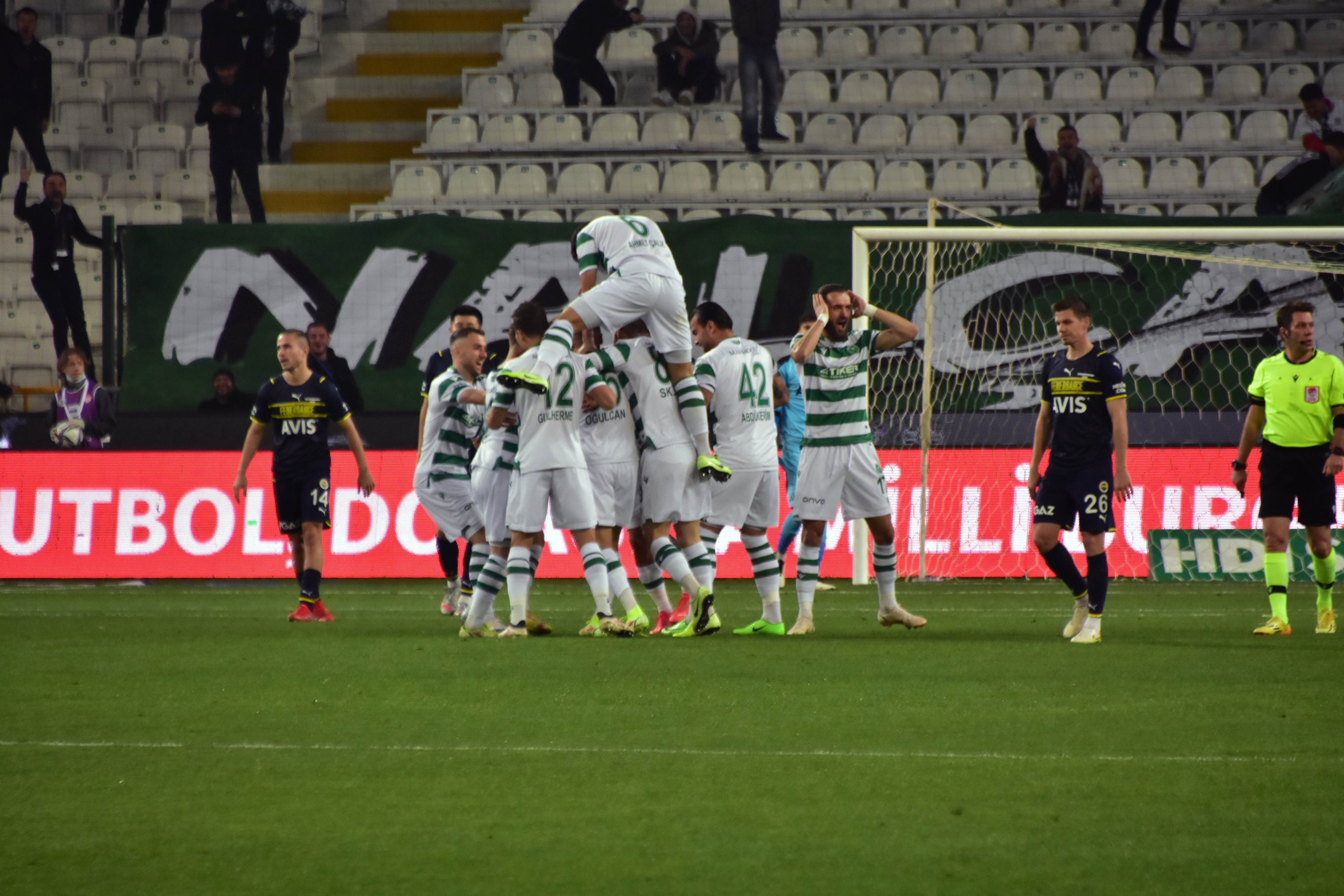 Konyaspor players celebrate a goal during a Süper Lig match against Fenerbahçe, in a Süper Lig match, Konya, Turkey, Oct. 30, 2021. (DHA Photo)