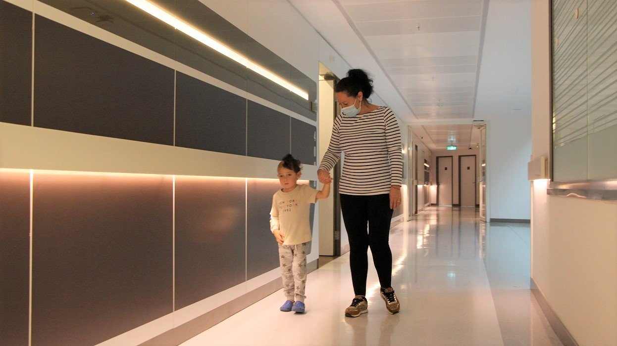 Eduard Costan, a 4-year-old from Romania, walks after undergoing surgery in Turkey. (Photo by DHA)