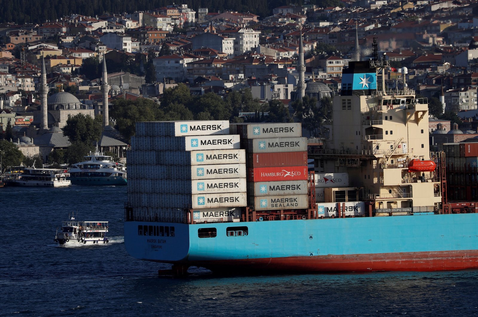 The Maersk Line container ship Maersk Batam sails through the Bosporus, on its way to the Mediterranean Sea, Istanbul, Turkey, Aug. 10, 2018. (Reuters Photo)