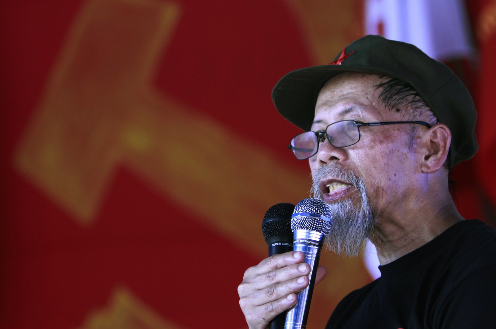 Communist rebel Jorge Madlos delivers a speech during the celebration of the 42nd anniversary of the Communist Party of the Philippines, Dec. 26, 2010, at Mt. Diwata in the southern Philippines.  (AP File Photo)