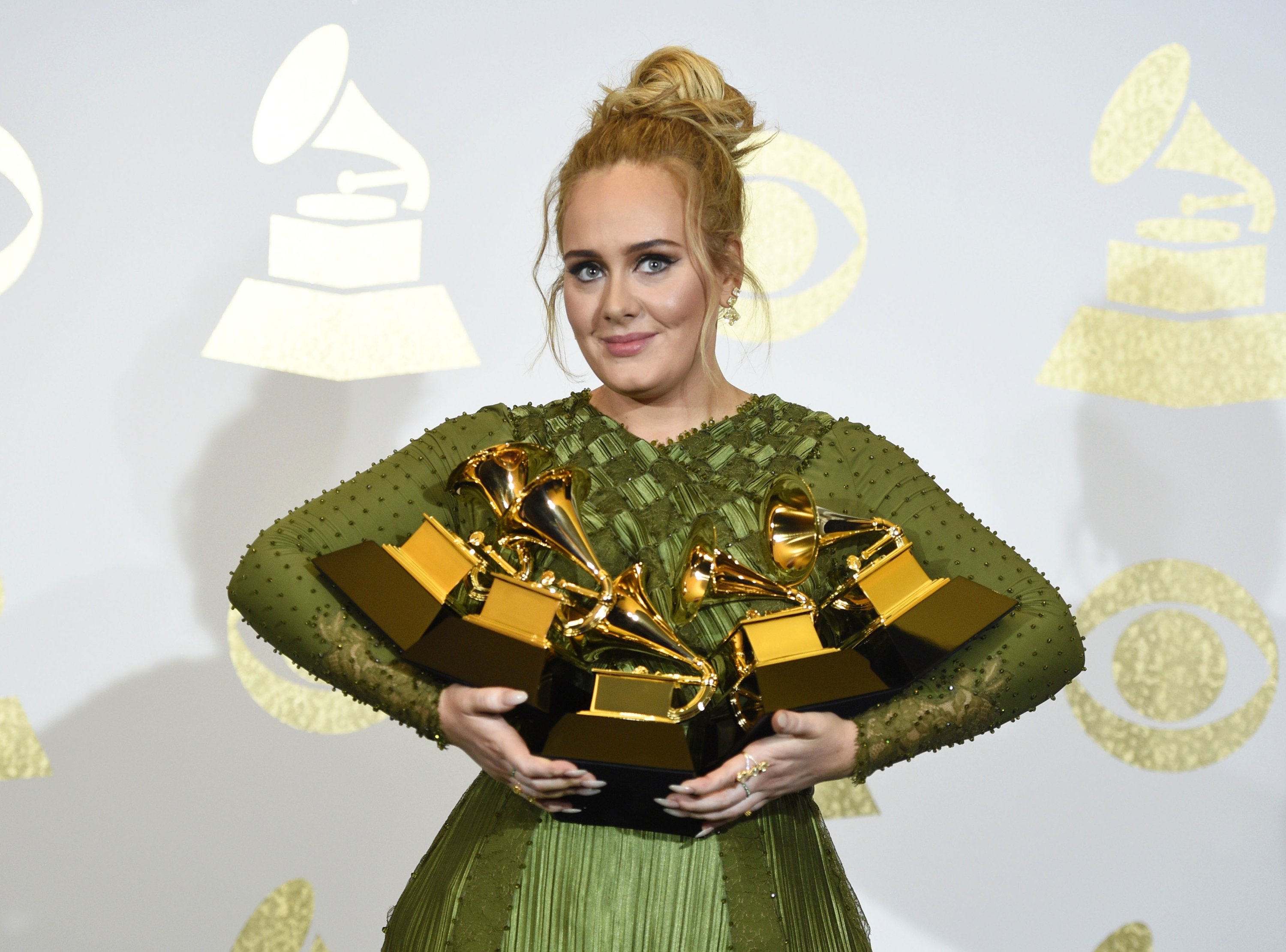 Adele Reveals Tracklist for New Album 30