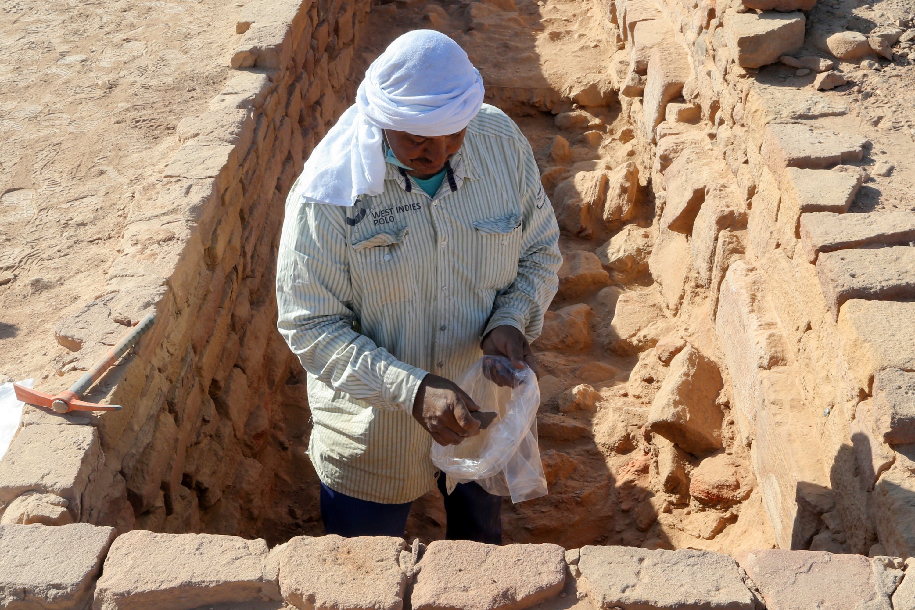 An archaeologist carefully cleans the pottery to examine the findings known to be from the Dadan and Lihyan civilization dated 1,000 B.C., Al-Ula, Saudi Arabia, Oct. 30, 2021. (Reuters Photo)