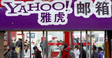 Pedestrians walk past a Yahoo billboard in Beijing, China, Nov. 14, 2007. (AFP Photo)