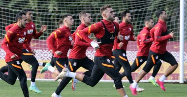 Galatasaray players train ahead of a Turkish Süper Lig match, Istanbul, Turkey, Oct. 28, 2021. (DHA Photo)