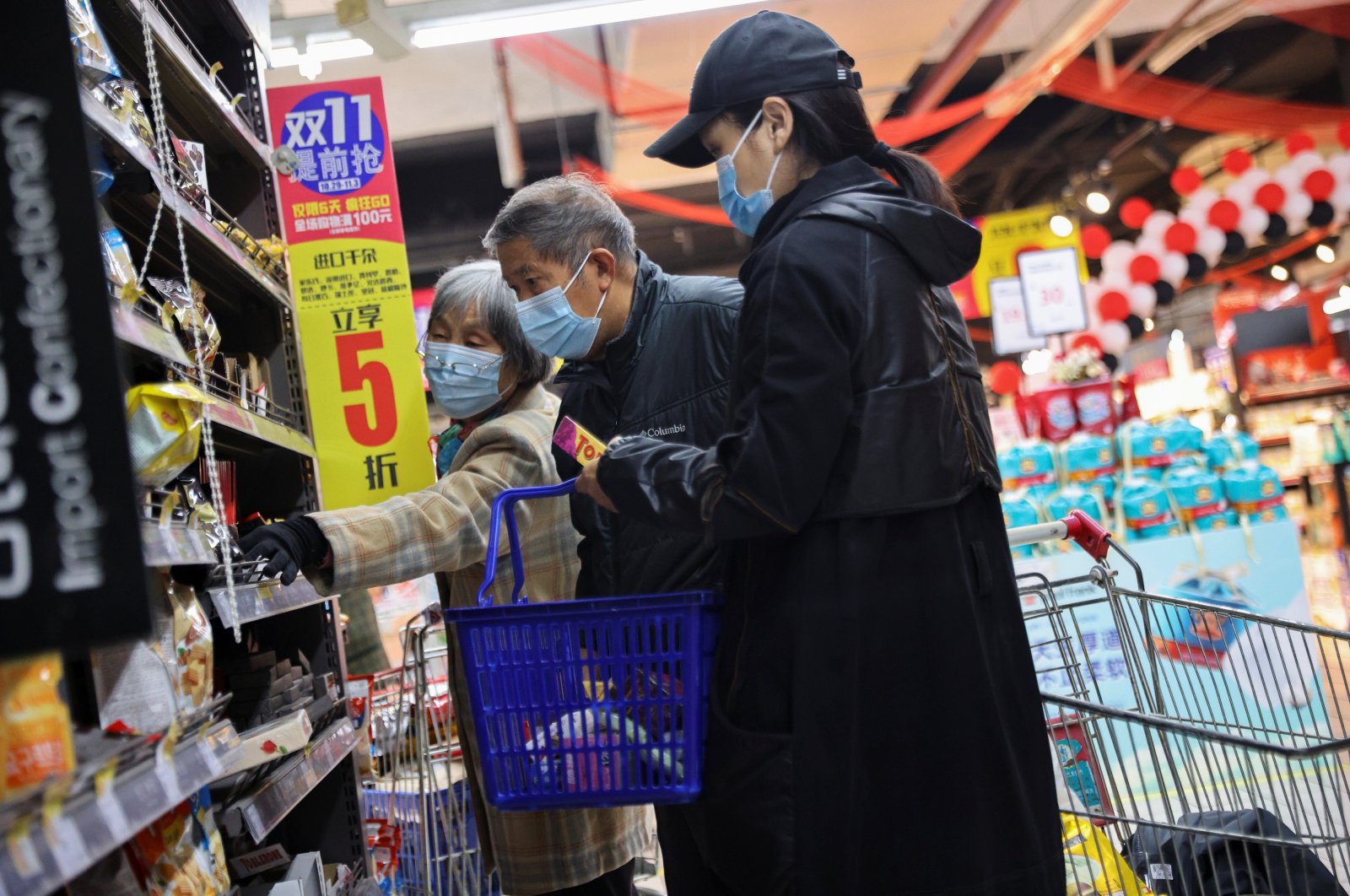 People look at products in a supermarket following the outbreak of COVID-19 in Beijing, China, Nov. 3, 2021.  (REUTERS Photo)