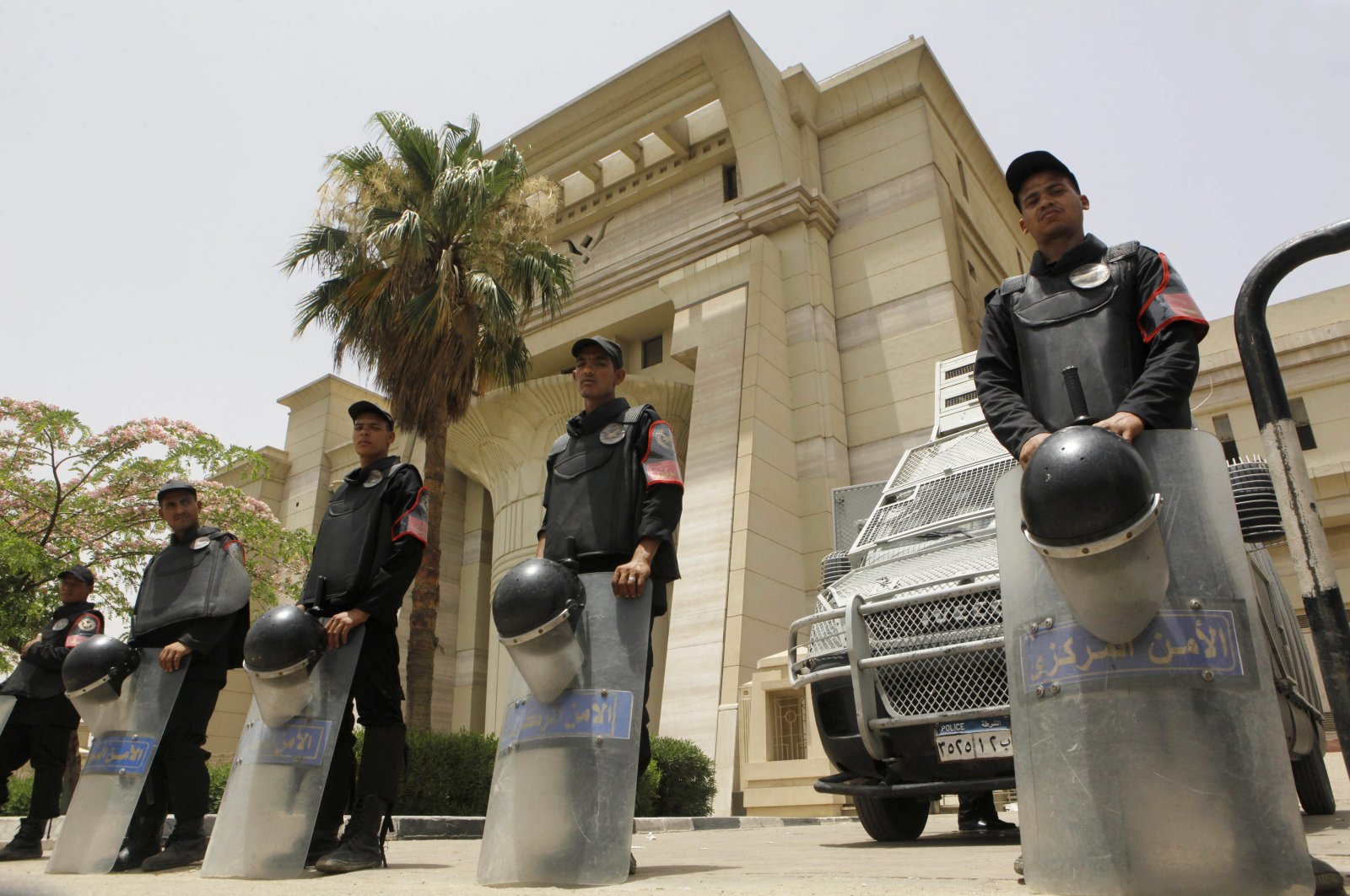 Egyptian anti-riot police stand guard in front of the Supreme Constitutional Court in Cairo, Egypt, June 2, 2013. (AP Photo)