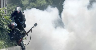 Opposition demonstrators and riot police clash during an anti-government protest in Caracas, Venezuela, July 20, 2017. (AFP Photo)