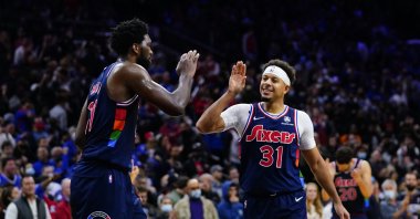 Philadelphia 76ers' Seth Curry (R) and Joel Embiid celebrate after an NBA game against the Chicago Bulls, Philadelphia, U.S., Nov. 3, 2021. (AP Photo)