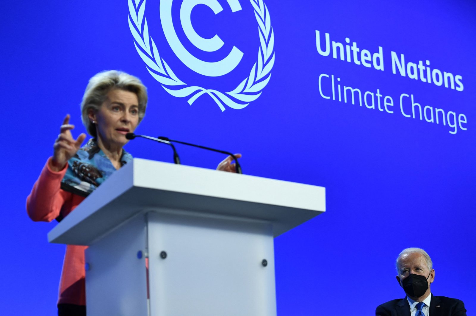 U.S. President Joe Biden (R) listens to European Commission President Ursula von der Leyen delivering a speech on stage during for a meeting as part of the United Nations Climate Conference (COP26), Glasgow, Scotland, Nov. 2, 2021. (AFP Photo)