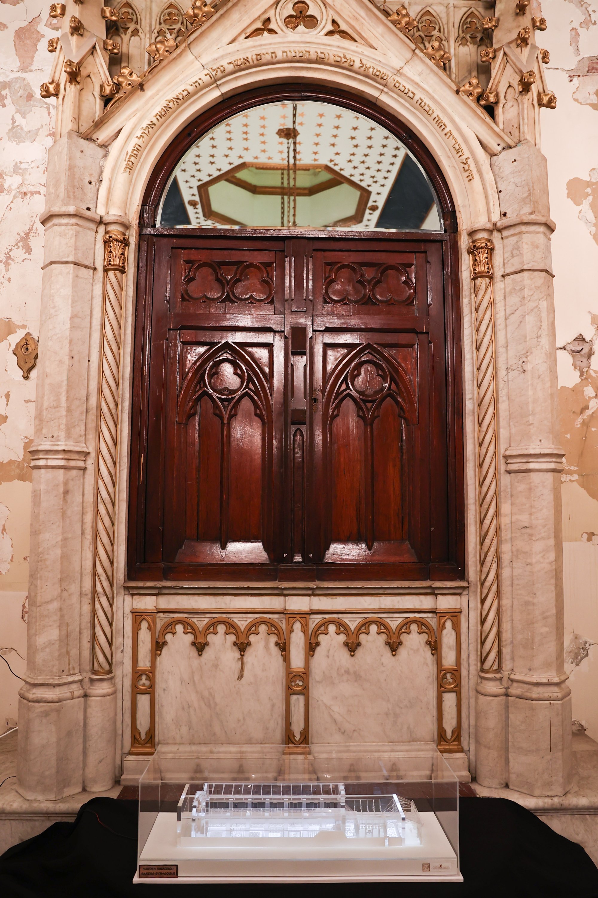 A view from a gate at Zulfaris Synagogue, Istanbul, Turkey, Nov. 4, 2021. (AA Photo)