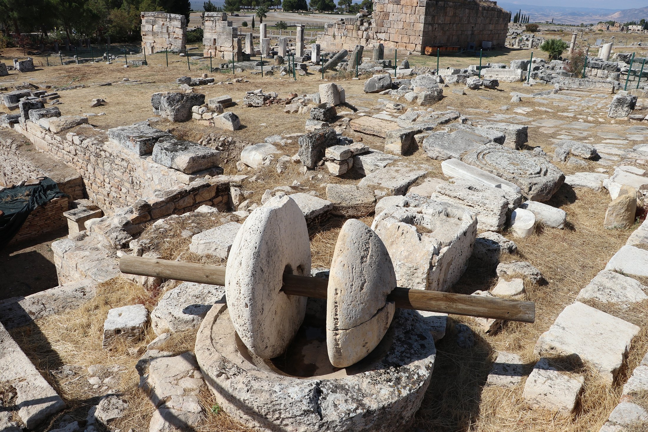 A view of the ancient Greek city of Hierapolis in Pamukkale, Denizli, southwestern Turkey, Nov. 4, 2021. (AA Photo)