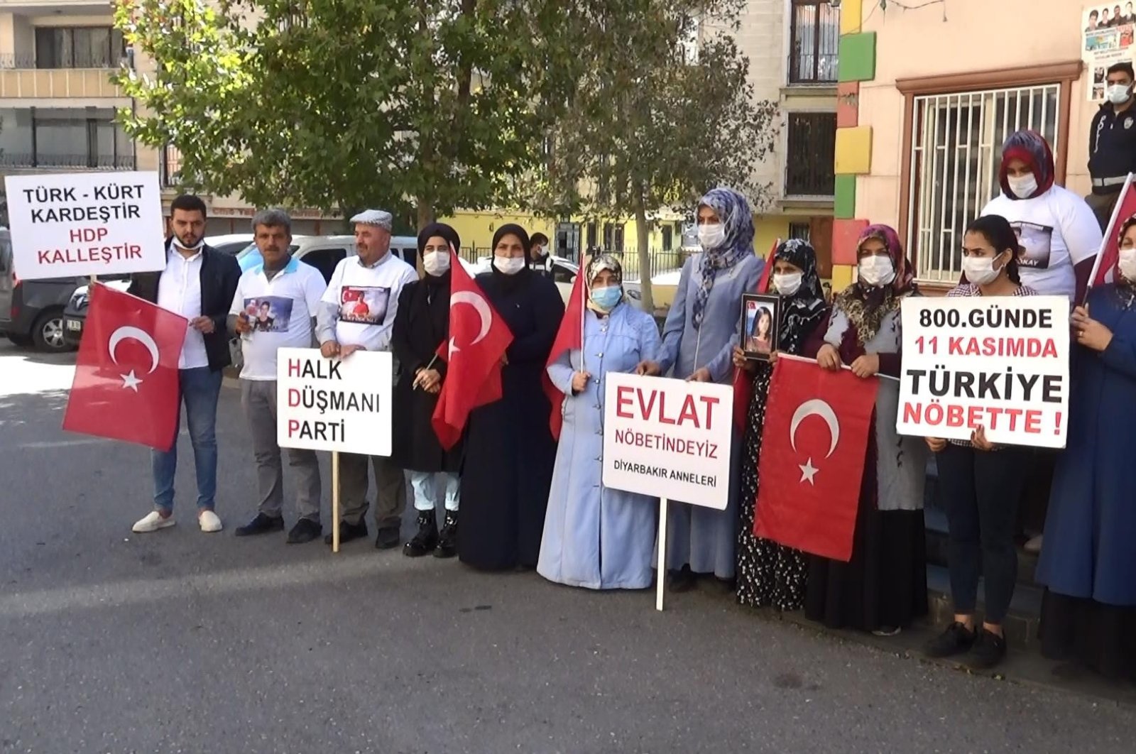 Keluarga lain di protes Diyarbakr bersatu kembali dengan anak