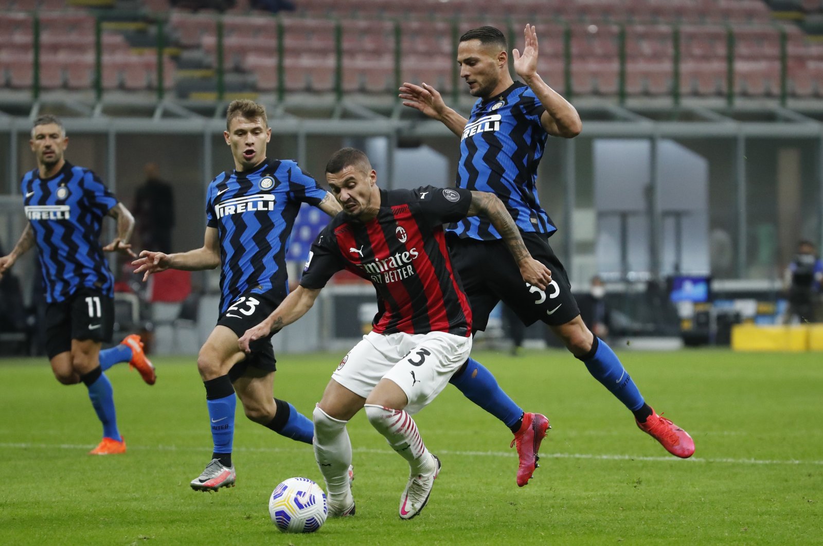 AC Milan's Rade Krunic (C) Inter Milan's Danilo D'Ambrosio (L) vie for the ball during a Serie A match at the San Siro Stadium, in Milan, Italy, Oct. 17, 2020. (AP Photo)