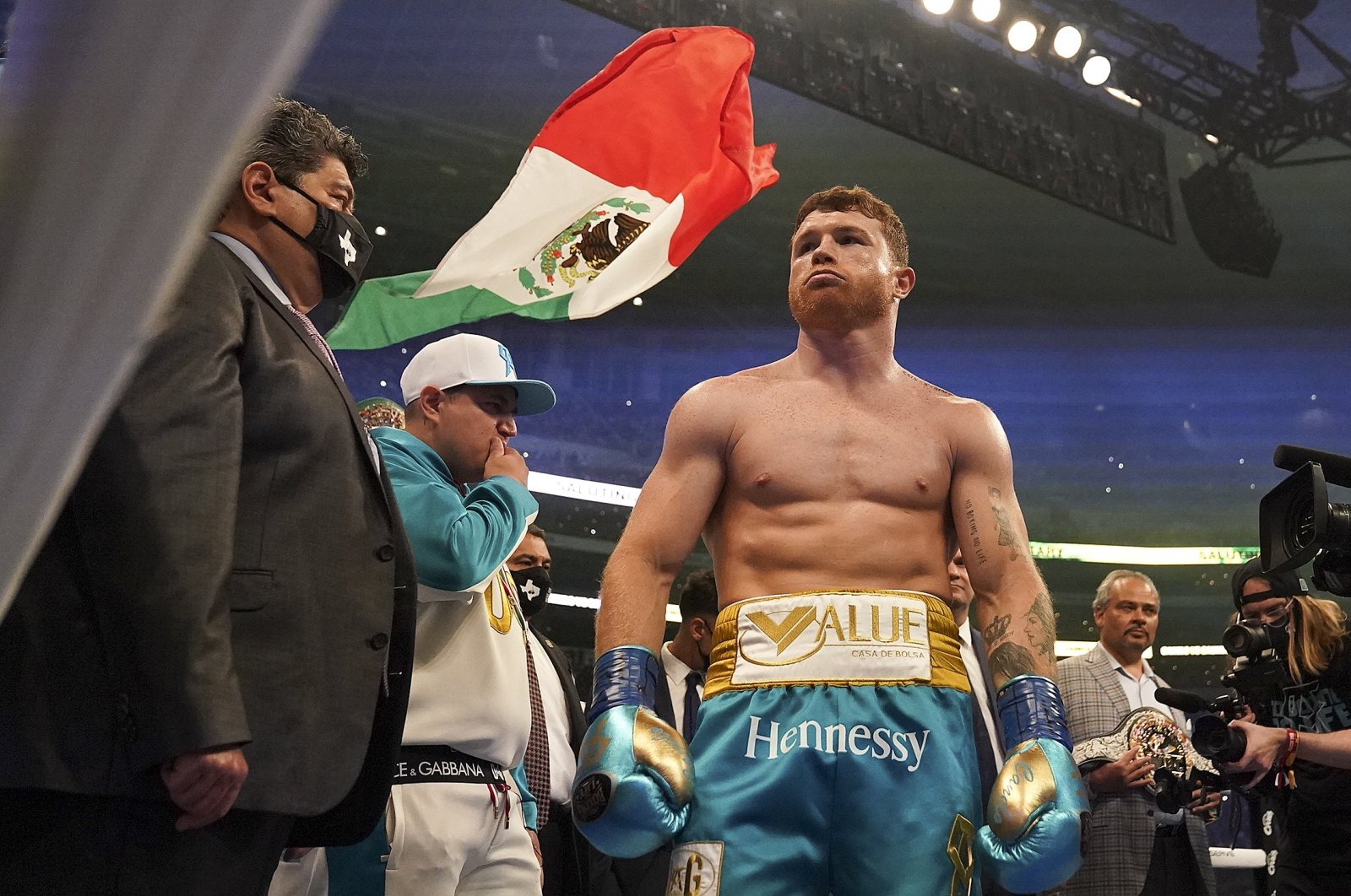 Canelo Alvarez prepares to fight against Billy Joe Saunders during a unified super middleweight world championship boxing match, in Arlington, United States, May 8, 2021. (AP Photo)