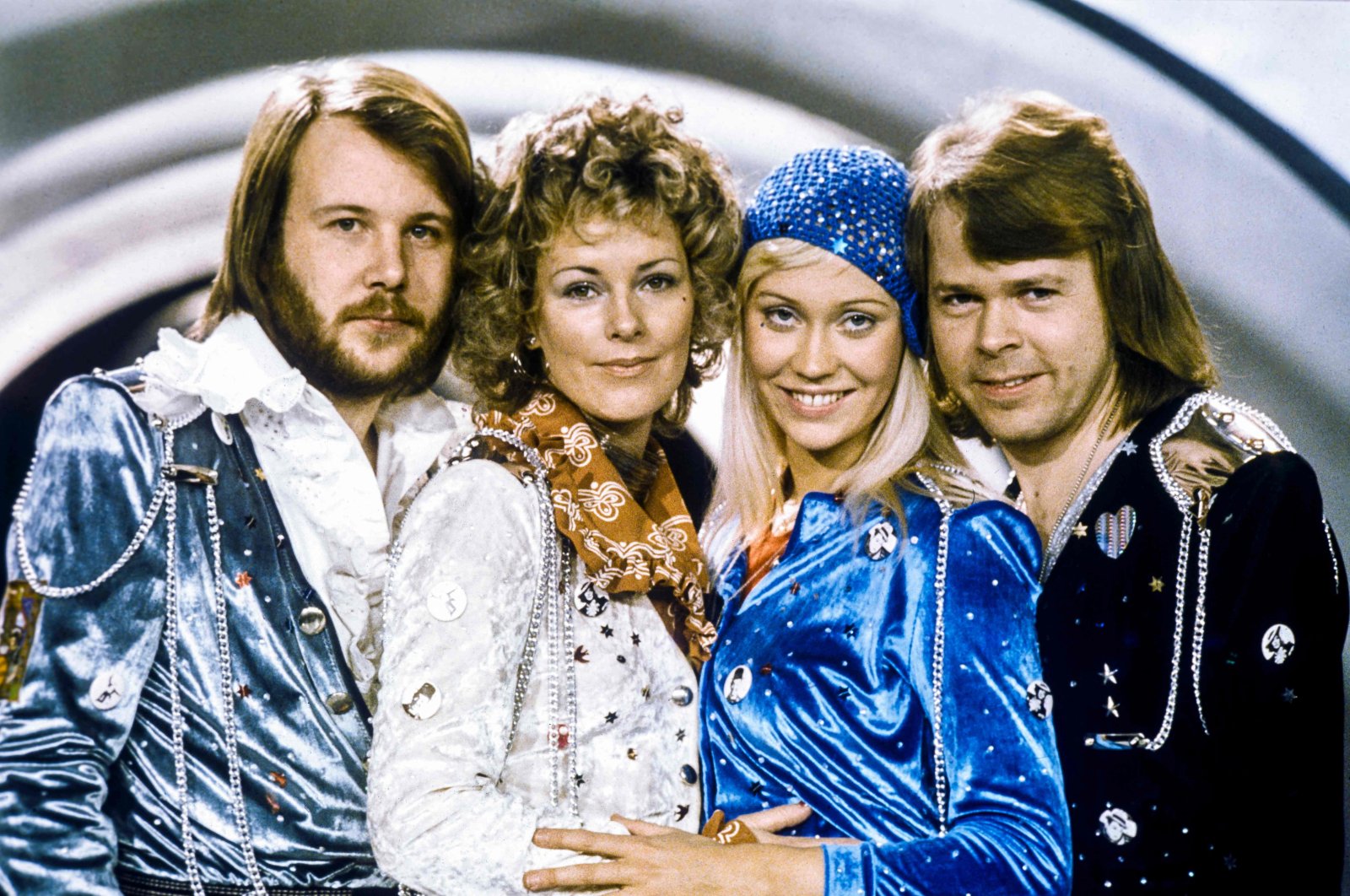 Pop group ABBA members Benny Andersson (L), Anni-Frid Lyngstad (C-L), Agnetha Faltskog (C-R) and Bjorn Ulvaeus pose after winning the Swedish branch of the Eurovision Song Contest with their song "Waterloo," in Stockhold, Sweden, Feb. 9, 1974. (AFP Photo)