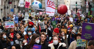 Thousands of protesters demonstrate during a COP26 protest in central London, Britain, Nov. 6, 2021. (EPA Photo)