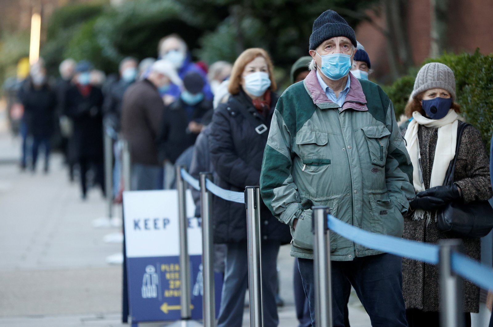 People wait in line to enter Lord's Cricket Ground to receive the coronavirus vaccine, amid the outbreak of coronavirus in London, U.K., Jan. 22, 2021. (Reuters Photo)