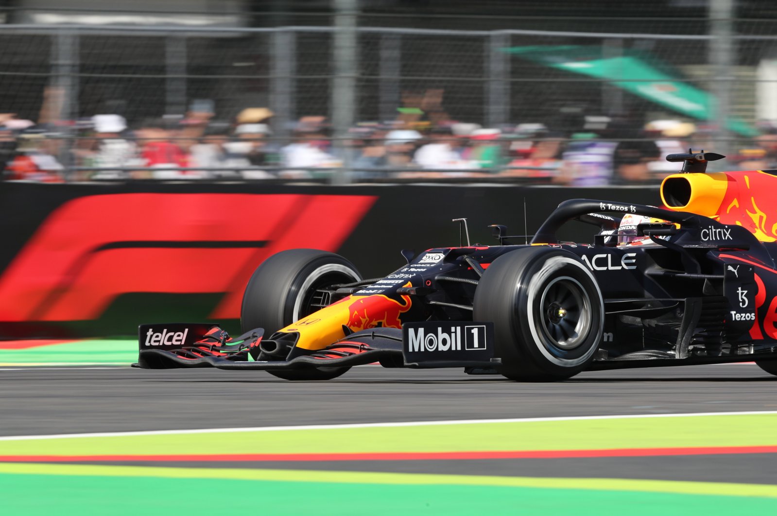 Verstappen melampaui Hamilton untuk memenangkan Grand Prix Meksiko