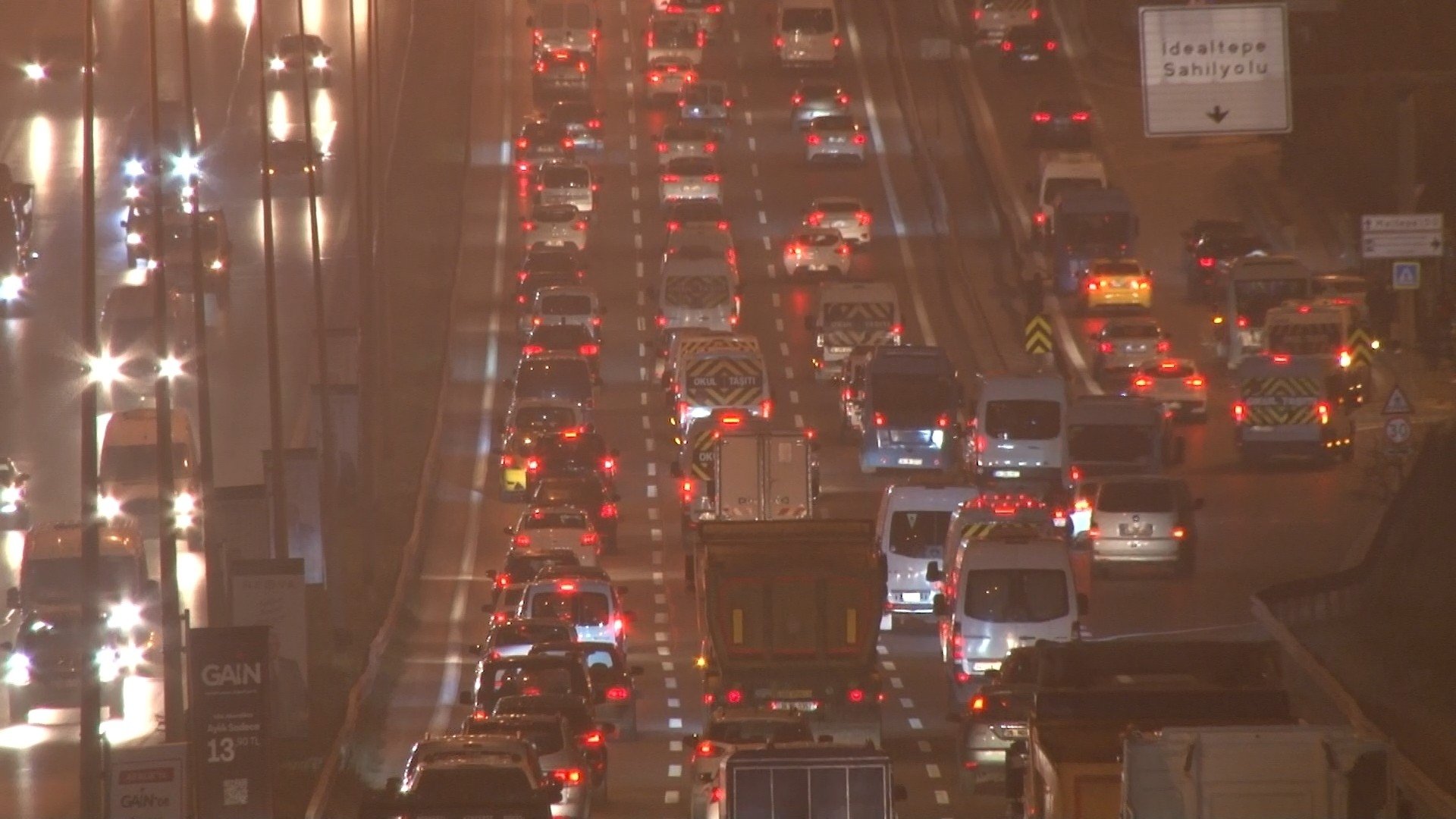 A view of heavy traffic in the early hours of the day, in Istanbul, Turkey, Nov. 8, 2021. (IHA PHOTO)