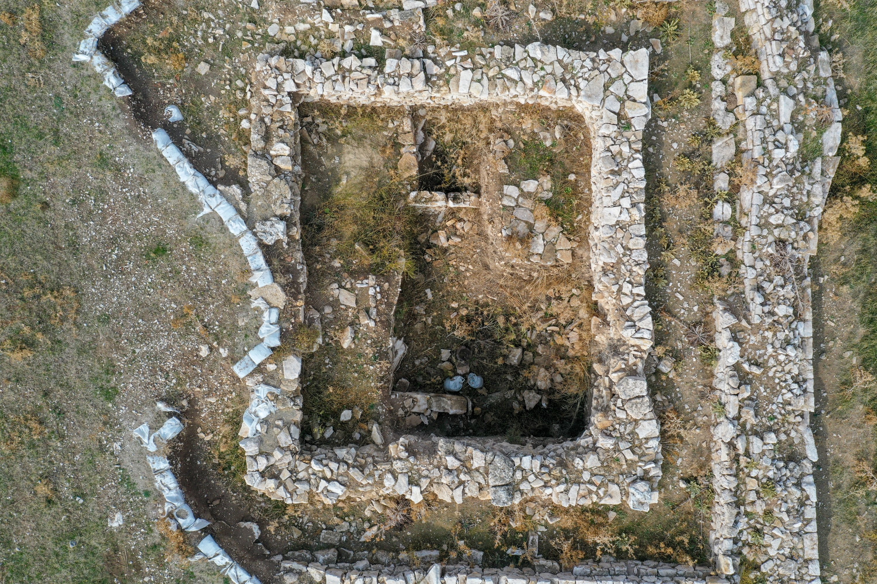 Tampilan dekat situs arkeologi di Panaztepe, Izmir, Turki barat, 7 November 2021. (AA Photo)