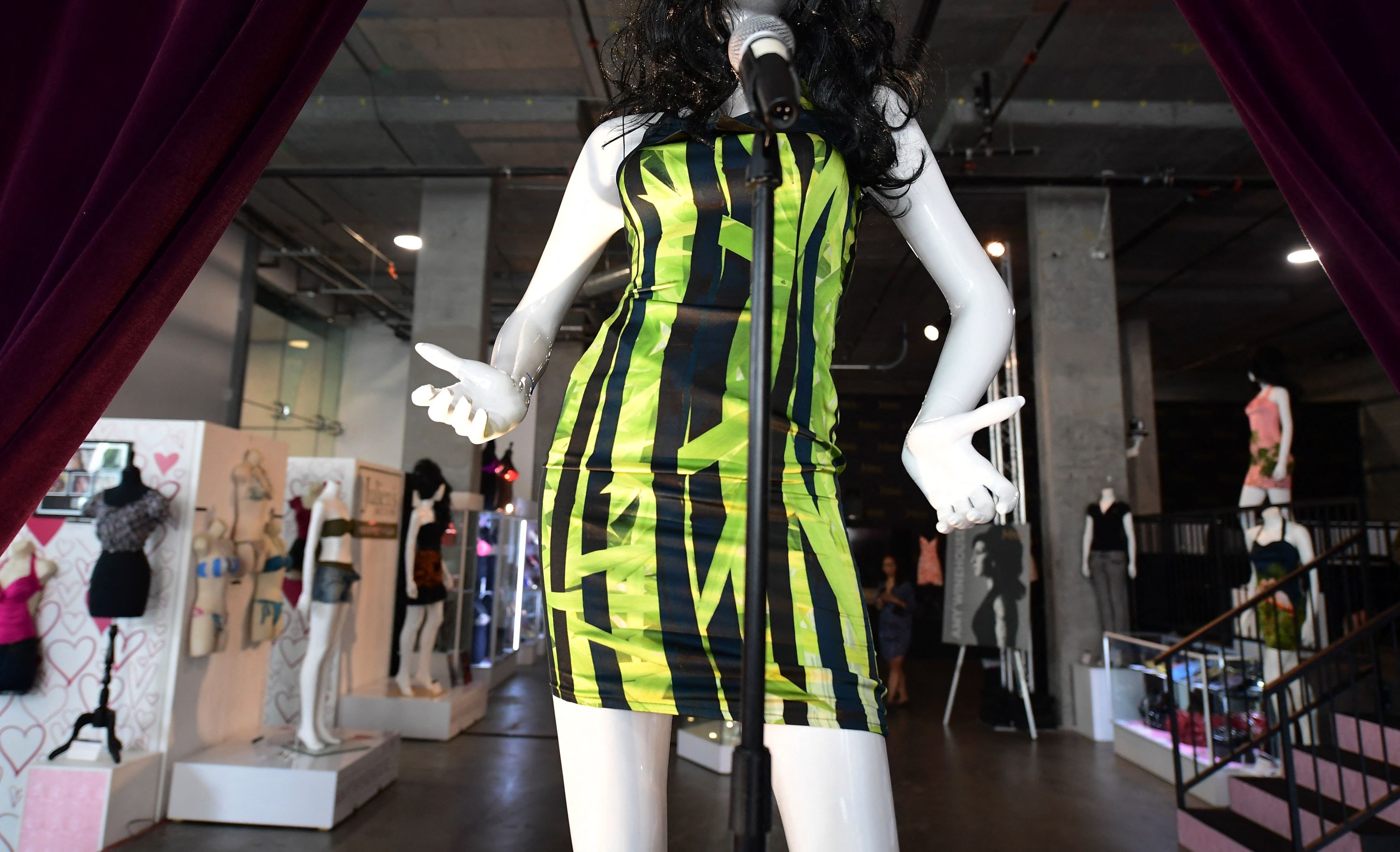 The dress worn by Amy Winehouse in her final performance during the 2011 Summer Festival Tour for a concert performance in Belgrade is displayed at Julien's Auctions in Beverly Hills, California, U.S., Nov. 1, 2021. (AFP File Photo)