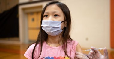 Olivia Lav, 9, receives the Pfizer-BioNTech coronavirus disease (COVID-19) vaccine in Collegeville, Pennsylvania, U.S., Nov. 6, 2021. (Reuters Photo) 