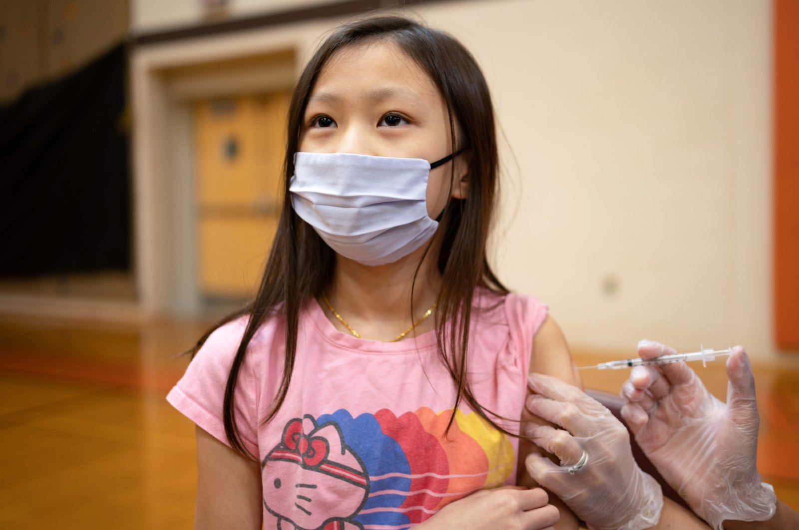 Olivia Lav, 9, receives the Pfizer-BioNTech coronavirus disease (COVID-19) vaccine in Collegeville, Pennsylvania, U.S., Nov. 6, 2021. (Reuters Photo) 