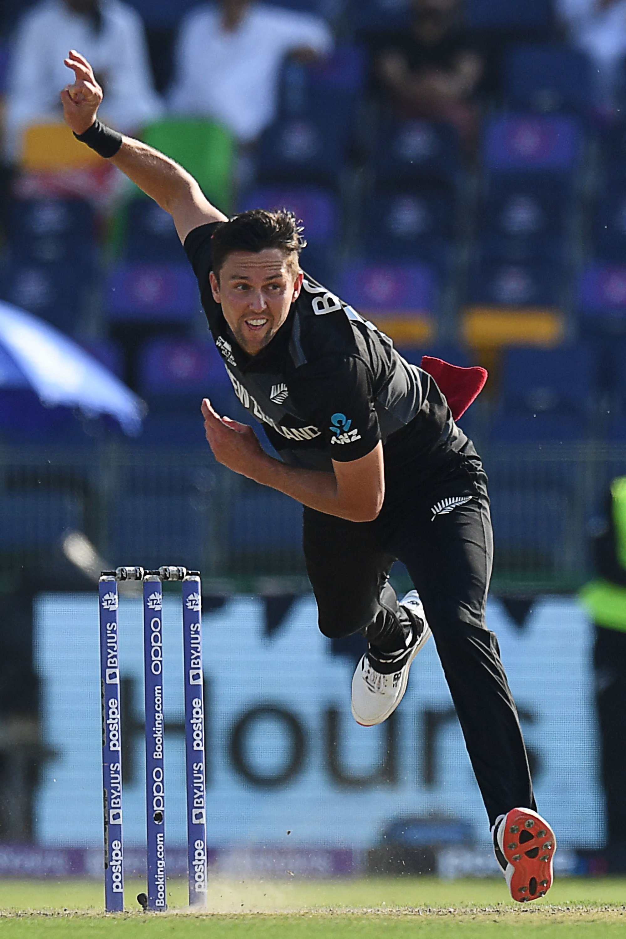 New Zealand's Trent Boult balls during an ICC men's T20 World Cup match against Afghanistan at the Sheikh Zayed Cricket Stadium in Abu Dhabi, UAE, Nov. 7, 2021. (AFP Photo)