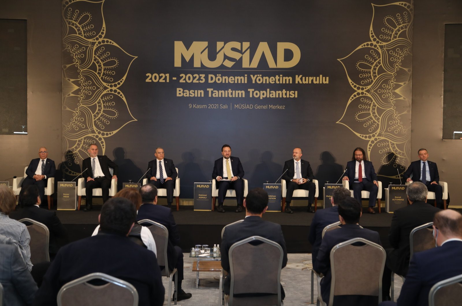 Mahmut Asmalı (C), the newly elected chairperson of the Independent Industrialists and Businesspersons Association's (MÜSIAD), and other members of the board during a press meeting in Istanbul, Turkey, Nov. 9, 2021. (Courtesy of MÜSIAD)