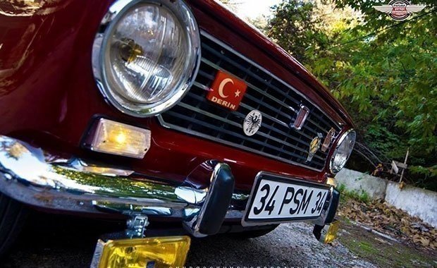 The front of Paşam Sezer's restored Fiat-Tofaş Murat 124, Istanbul, Turkey, Nov. 8, 2021. (Sabah Photo)