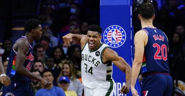 Milwaukee Bucks' Giannis Antetokounmpo (C) reacts after a dunk during an NBA game against the Philadelphia 76ers, Philadelphia, U.S., Nov. 9, 2021. (AP Photo)