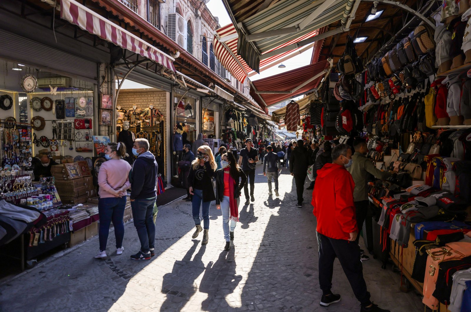 People shop in Istanbul, Turkey, Oct. 26, 2021. (Reuters Photo)