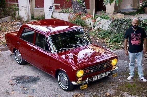 Seorang pria mengembalikan mobil legendaris Turki tahun 70-an dari ‘memo’