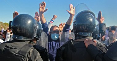 Members of the security forces face Tunisian anti-government demonstrators during a general strike following the reopening of a rubbish dump, in the central region of Sfax, which has seen weeks of angry demonstrations over a growing waste crisis, Aguereb, Tunisia, Nov. 10, 2021. (AFP Photo)