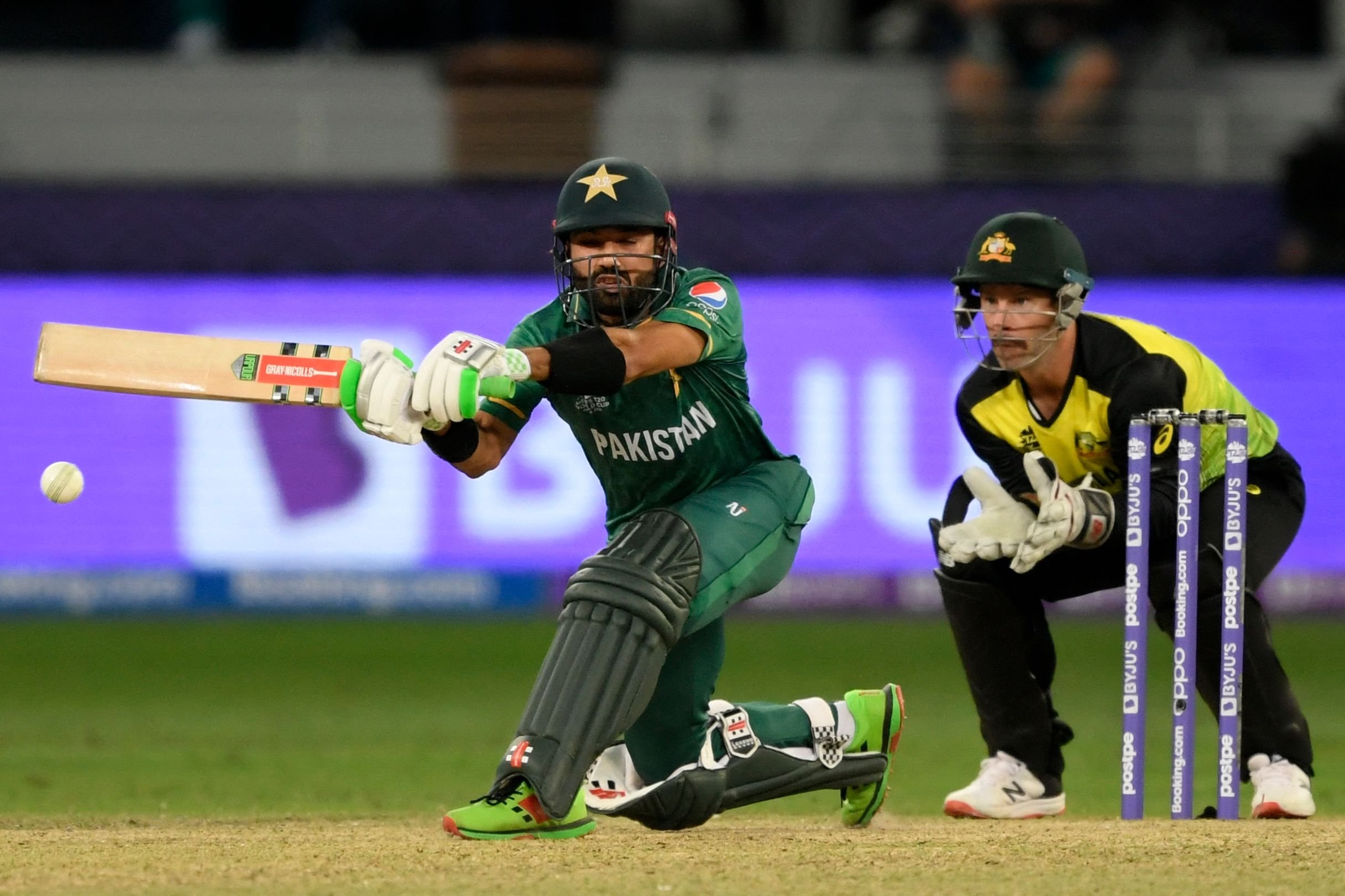Pakistan's Mohammad Rizwan (L) plays a shot as Australia's wicketkeeper Matthew Wade watches during the ICC men's T20 World Cup semifinal in Dubai, UAE, Nov. 11, 2021. (AFP Photo)