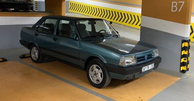 The 1993 Doğan SLX for sale with a price tag of TL 200,000, in Istanbul, Turkey, Nov. 11, 2021. (IHA PHOTO)