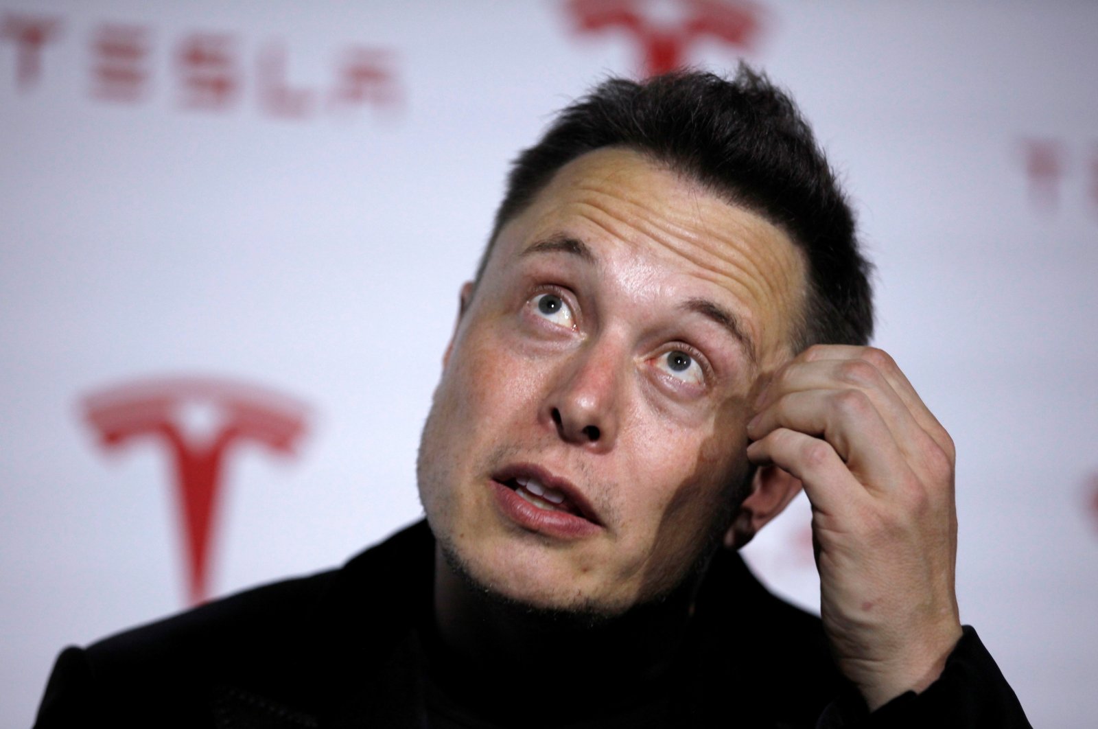 Tesla CEO Elon Musk talks about Tesla's new battery swapping program in Hawthorne, California, U.S., June 20, 2013. (Reuters Photo)