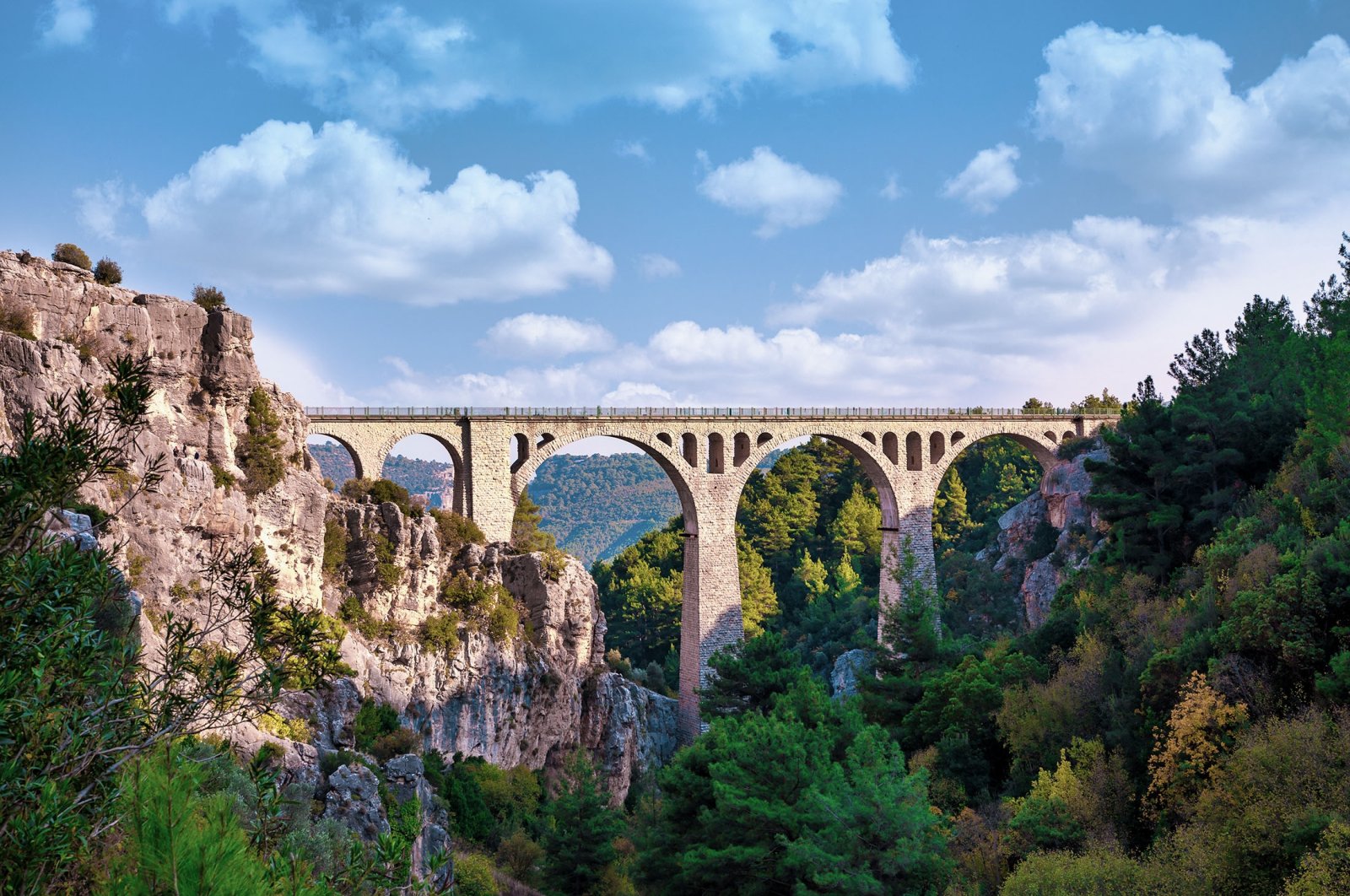 Penyeberangan melalui waktu: 13 jembatan bersejarah Turki