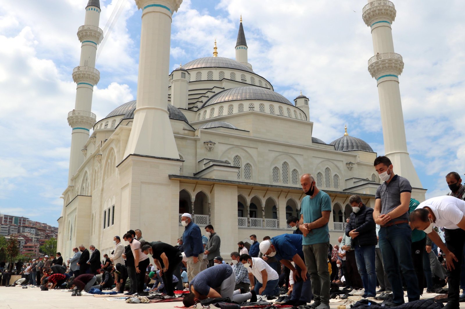 People perform Friday prayers outside Uzun Mehmet Mosque, in Zonguldak, northern Turkey, June 7, 2021. (DHA PHOTO) 