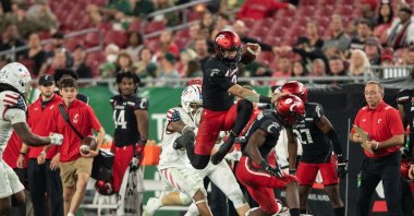 Cincinnati Bearcats quarterback Desmond Ridder (9) leaps with the ball in the 4th quarter against the South Florida Bulls at Raymond James Stadium, Tampa, Florida, U.S., Nov. 12, 2021. (Jeremy Reper-USA TODAY Sports via Reuters)
