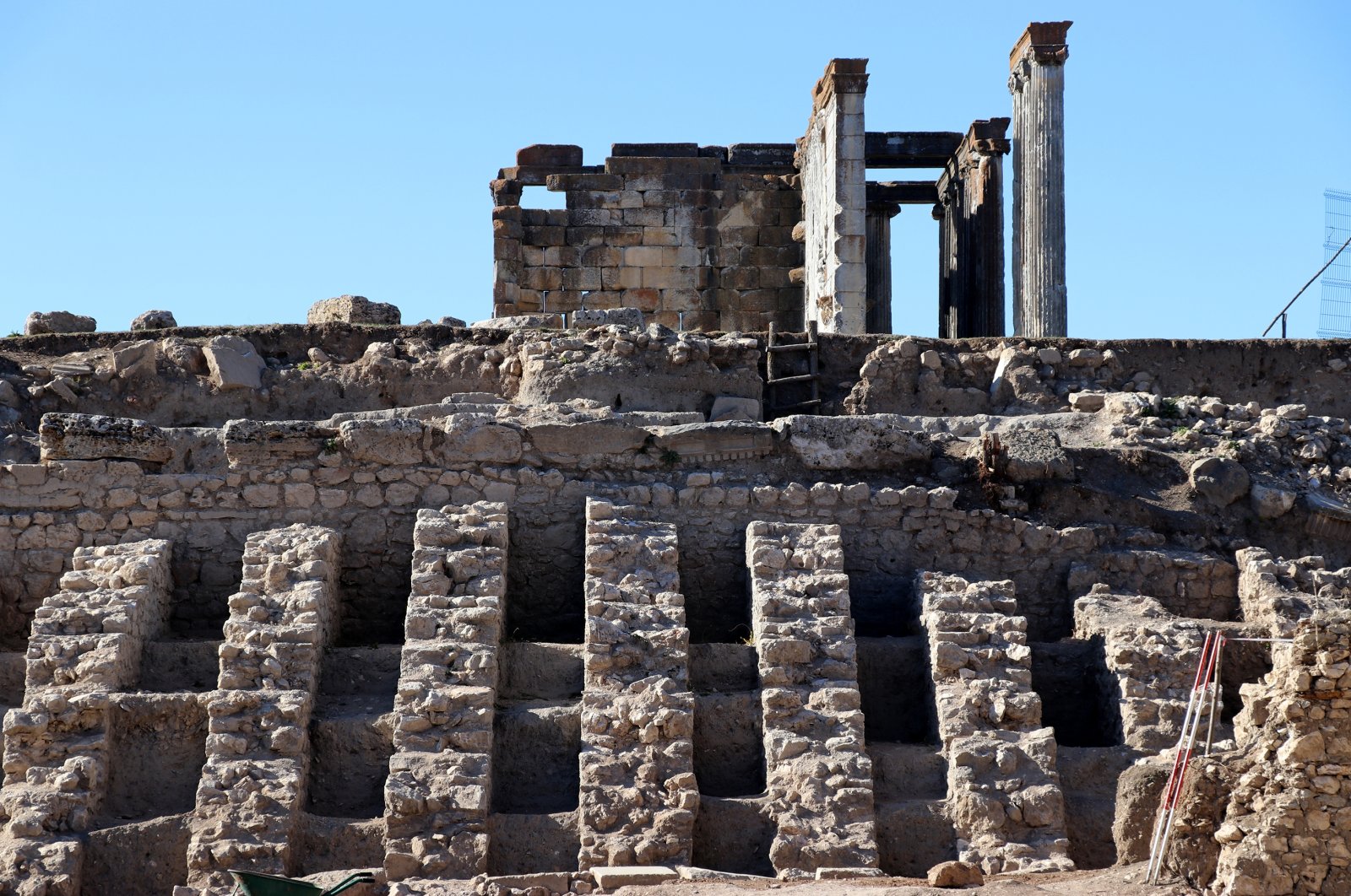 Bengkel tulang, toko lampu minyak ditemukan di kota kuno di Turki