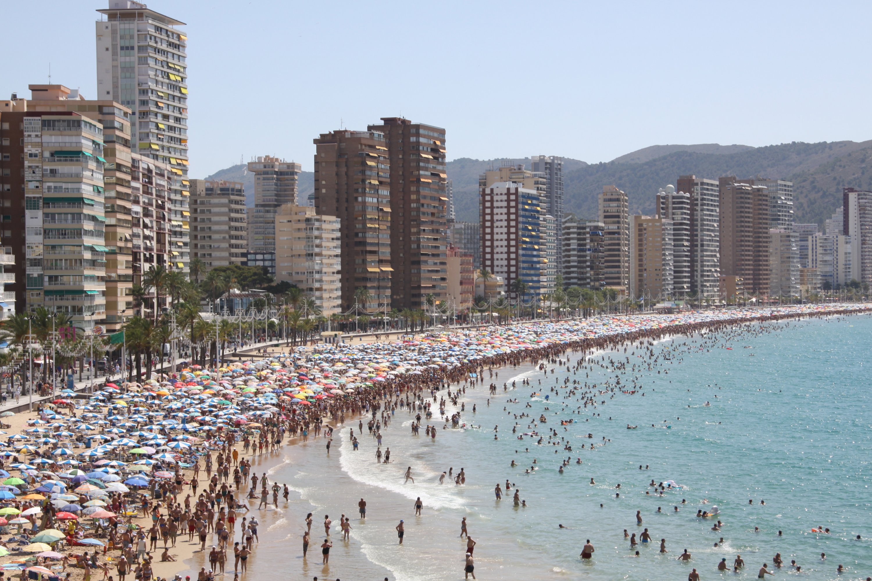  The Costa Blanca is known for the masses of tourists who gather there for its beaches. (dpa Photo) 