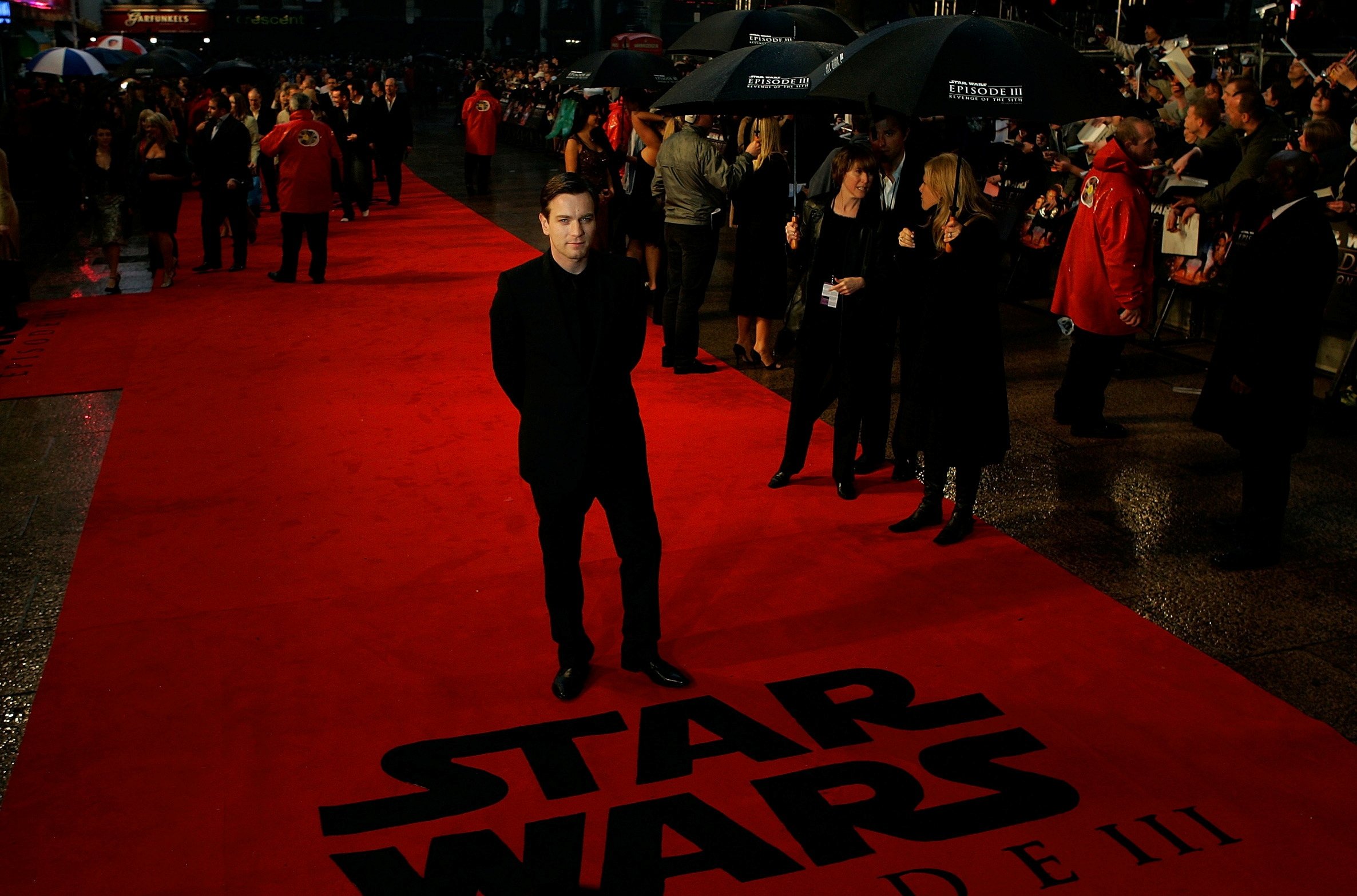 British actor Ewan McGregor poses as he arrives for the U.K. premiere of the 'Star Wars' film 'Revenge of the Sith' in London's Leicester Square, May 16, 2005. (Reuters Photo)